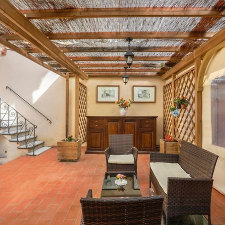 Antica Residenza Santa Chiara -City Center Лукка Екстер'єр фото