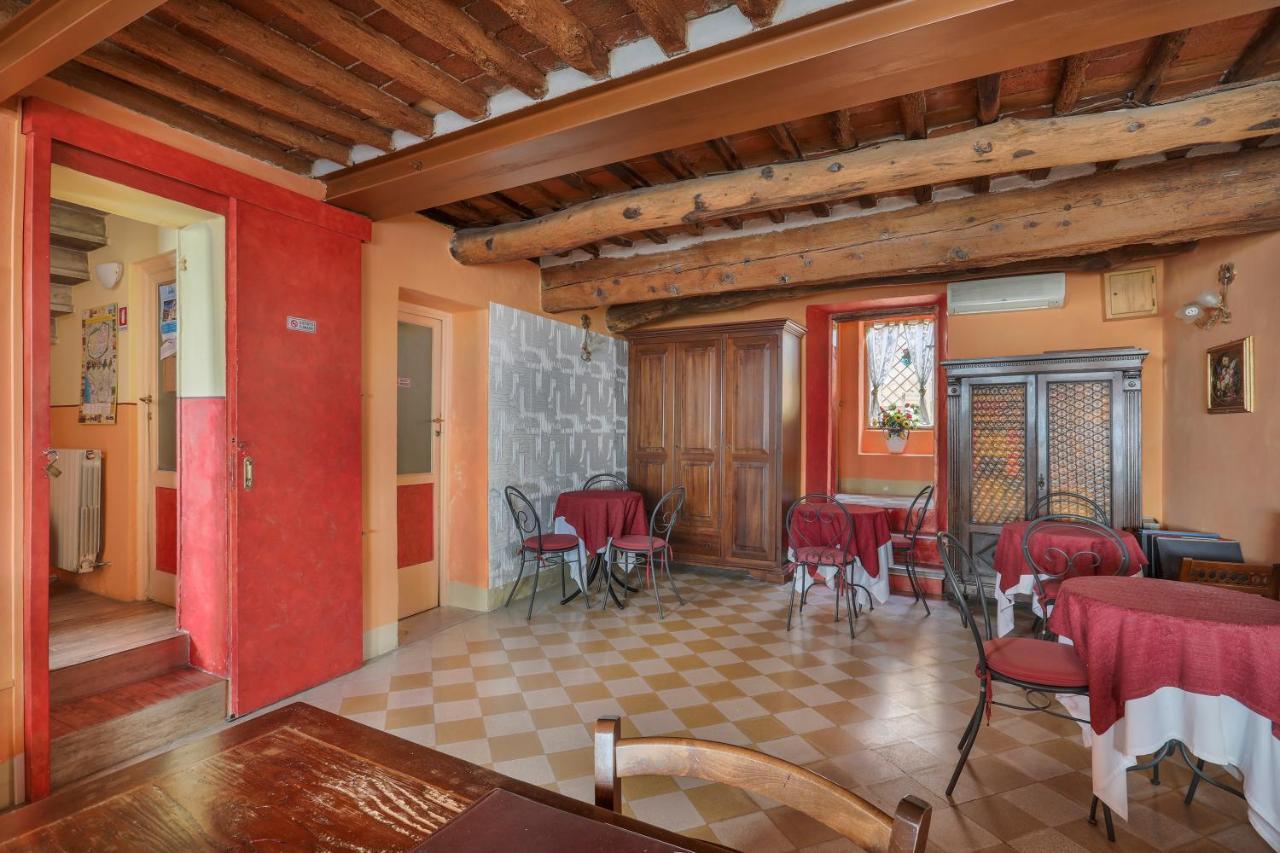 Antica Residenza Santa Chiara -City Center Лукка Екстер'єр фото