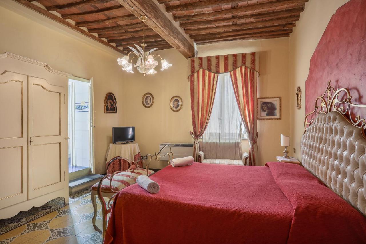 Antica Residenza Santa Chiara -City Center Лукка Екстер'єр фото