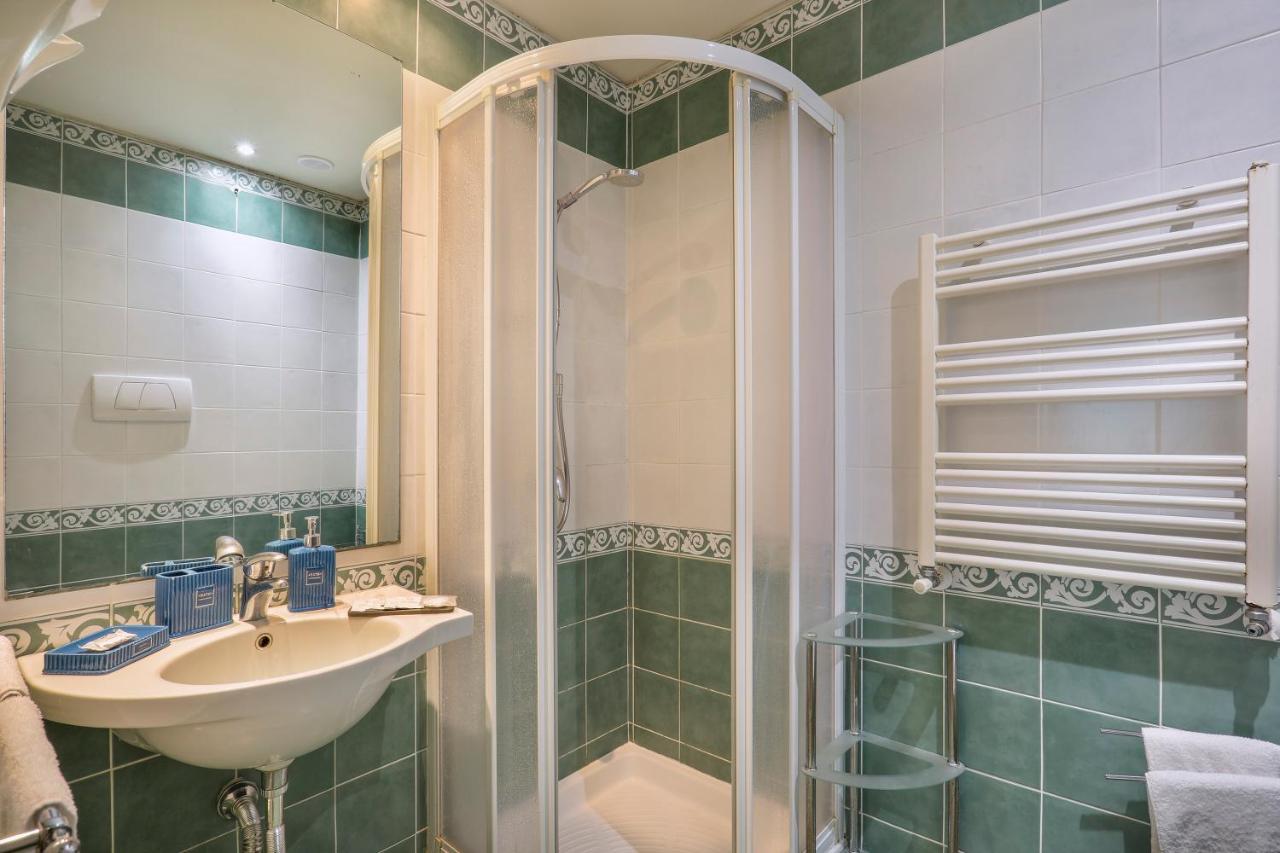 Antica Residenza Santa Chiara -City Center Лукка Екстер'єр фото