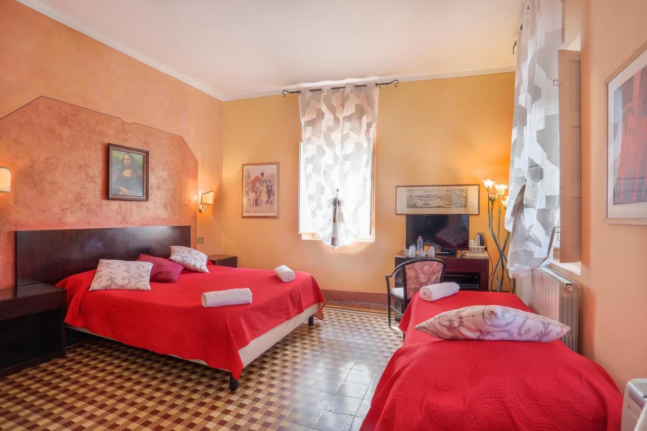 Antica Residenza Santa Chiara -City Center Лукка Екстер'єр фото