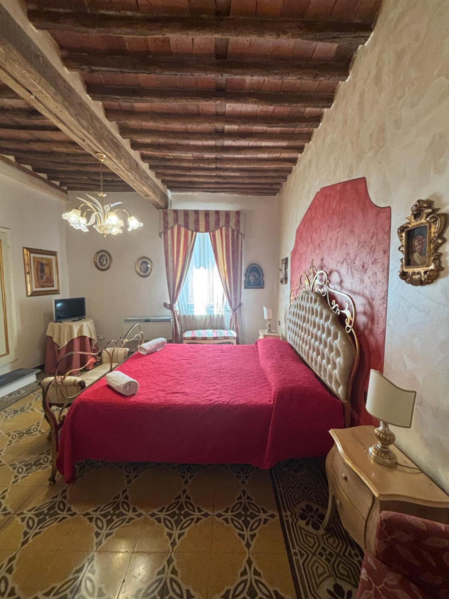 Antica Residenza Santa Chiara -City Center Лукка Екстер'єр фото