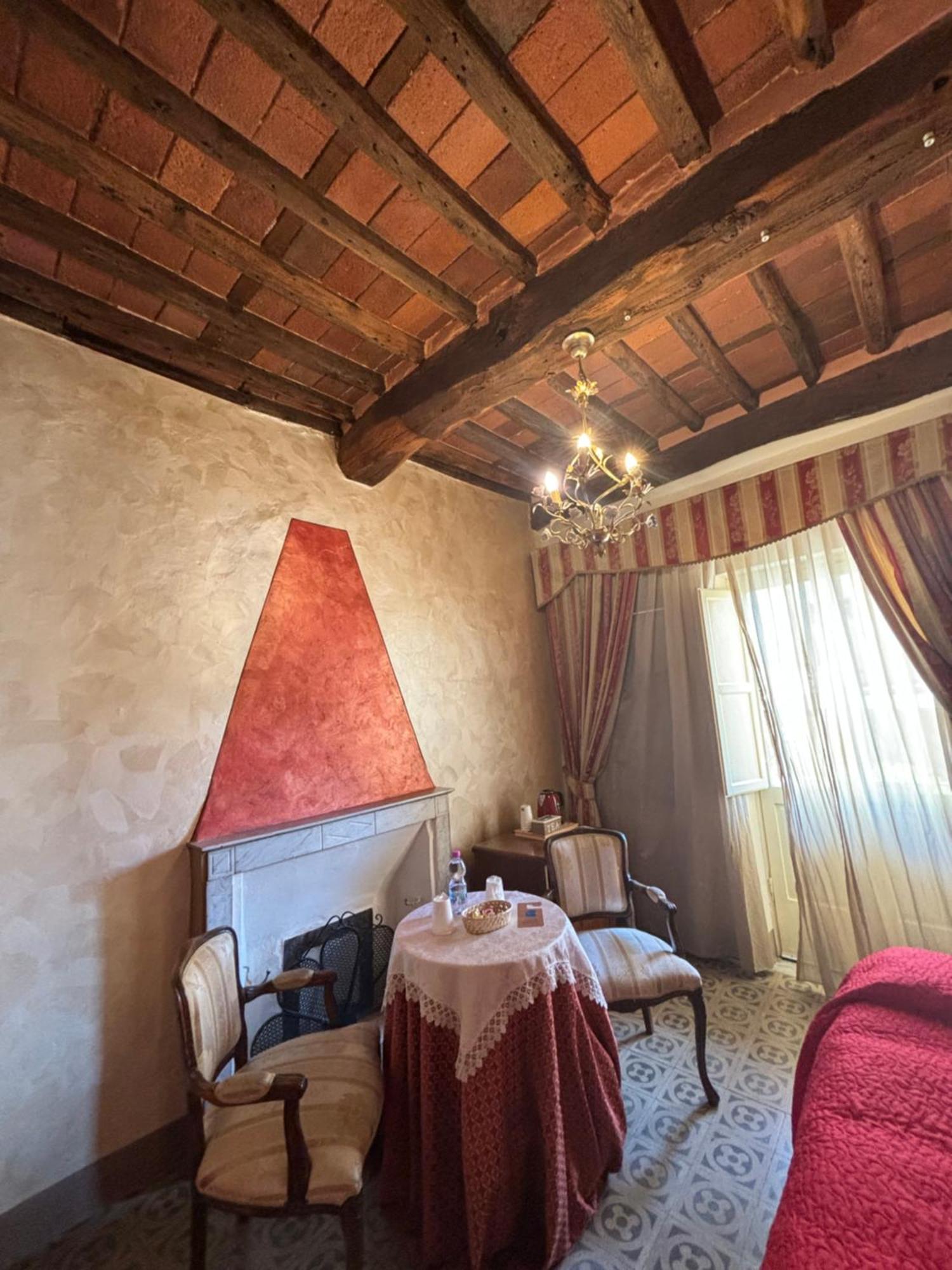 Antica Residenza Santa Chiara -City Center Лукка Екстер'єр фото