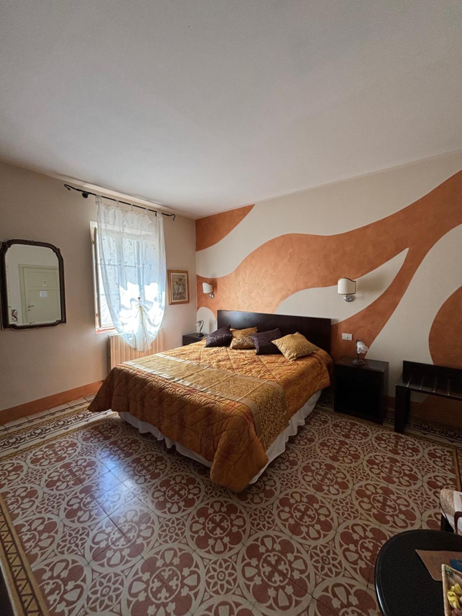 Antica Residenza Santa Chiara -City Center Лукка Екстер'єр фото