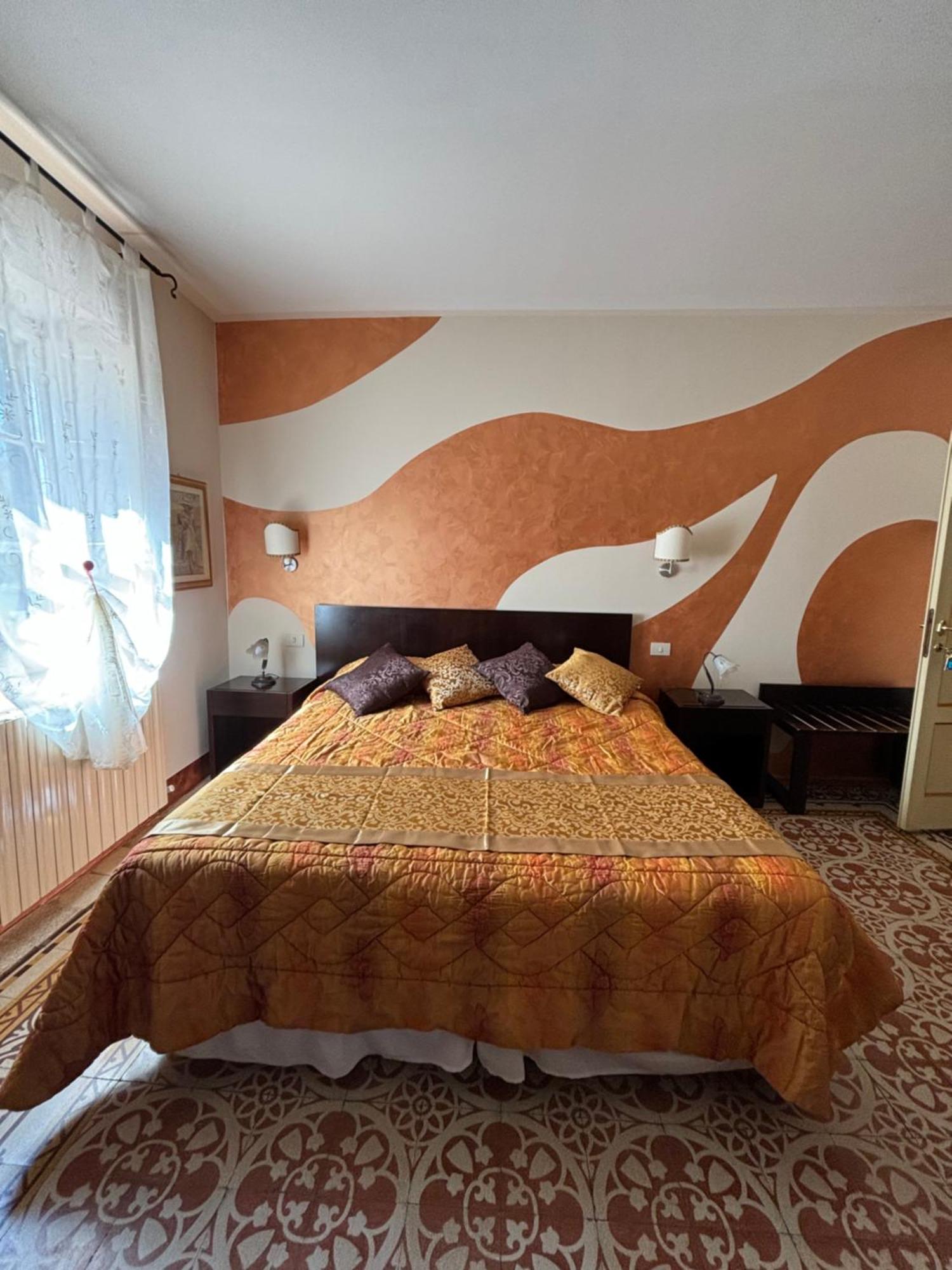 Antica Residenza Santa Chiara -City Center Лукка Екстер'єр фото