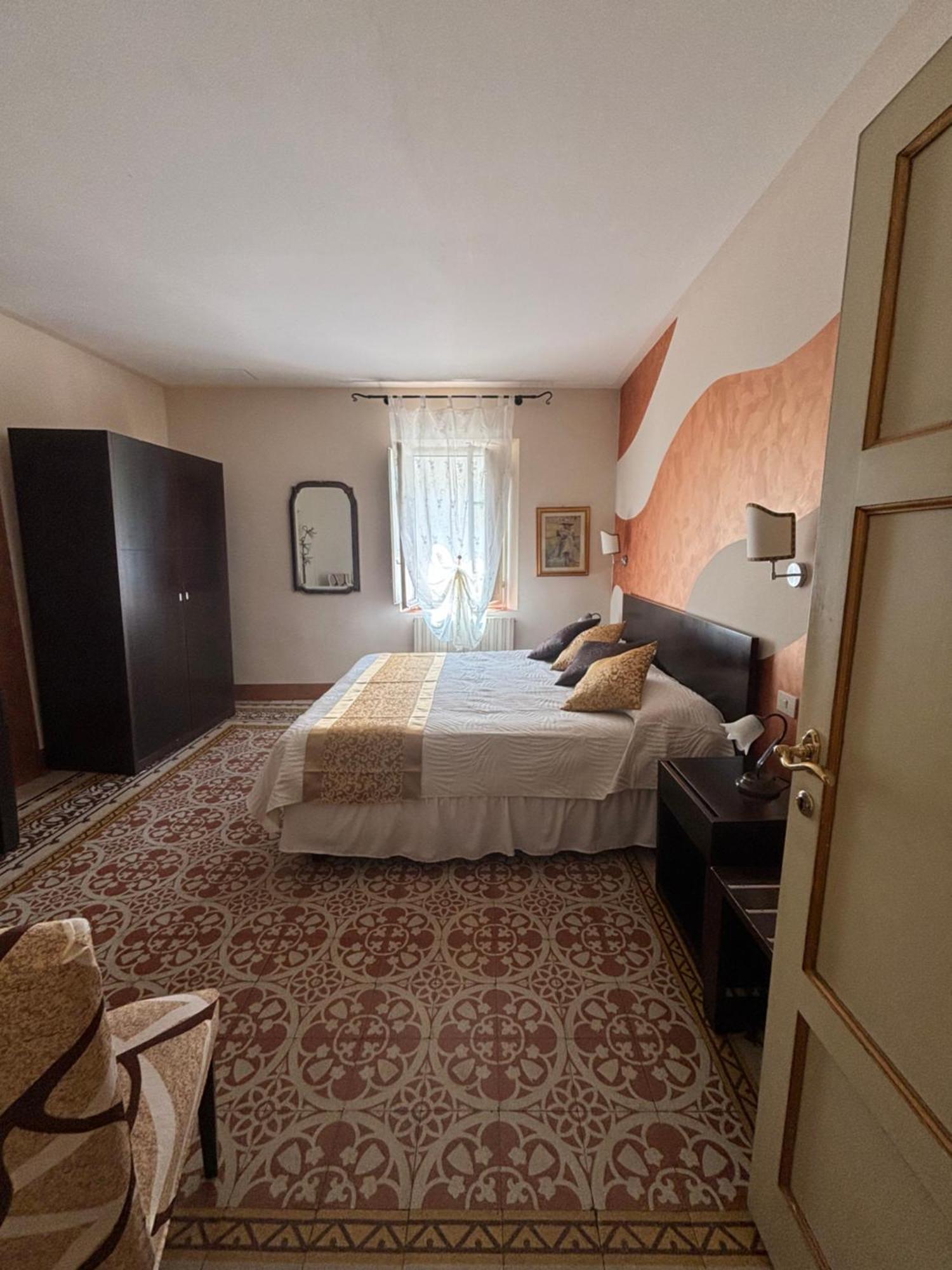 Antica Residenza Santa Chiara -City Center Лукка Екстер'єр фото