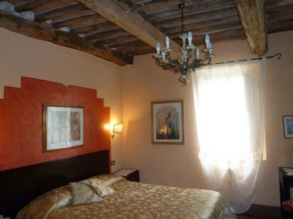 Antica Residenza Santa Chiara -City Center Лукка Екстер'єр фото